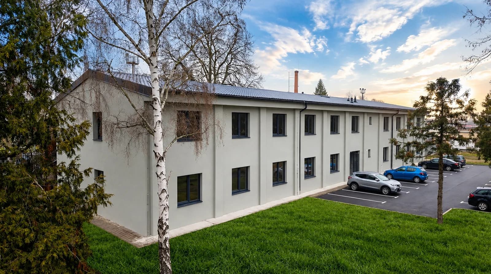 Husova 418, Louny — exteriér budovy